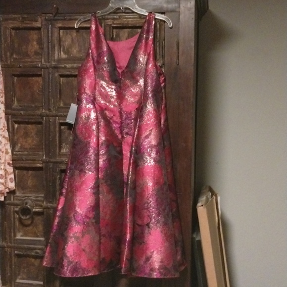 Adrianna Papel Magenta floral dress 16 - Picture 6 of 15